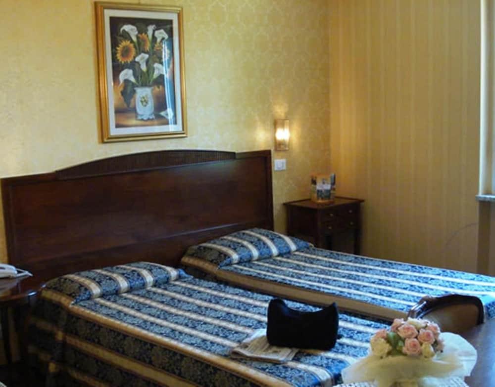 Hotel Villa Aricia Ariccia Esterno foto
